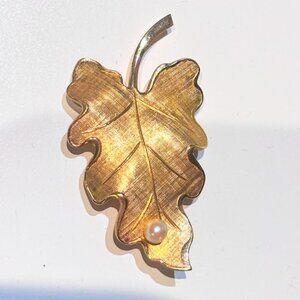 1940s 12K GF Gold Filled Pearl Leaf Brooch Signed Winard Vintage Pin Textured